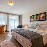 Neudeck Hotel 3*